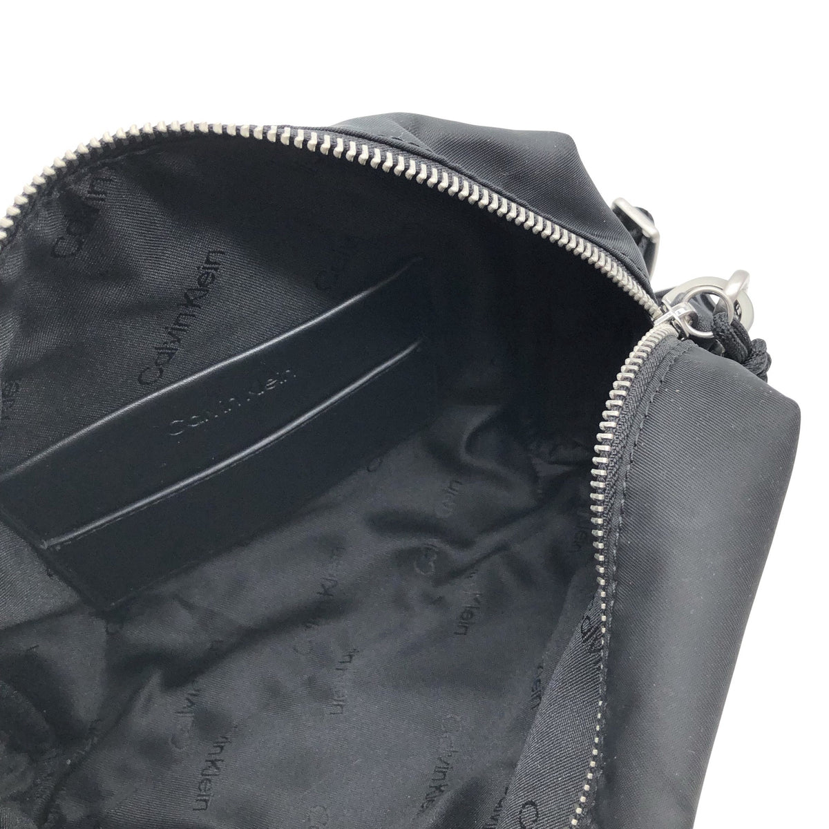 Unisex Calvin Klein - Õlakott, suurus Midi - Must (2)