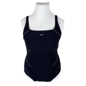 Unisex Arena - Ujumistrikoo, suurus 46 - Must (1)