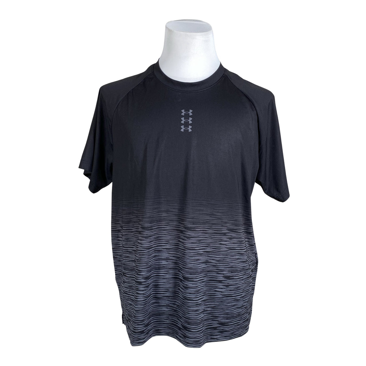Unisex Under Armour - Spordisärk, lühikesed käised, suurus L - Must (1)