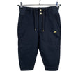 Unisex Nike - Mittevenivad poolpikad püksid, suurus 34 - Must ()