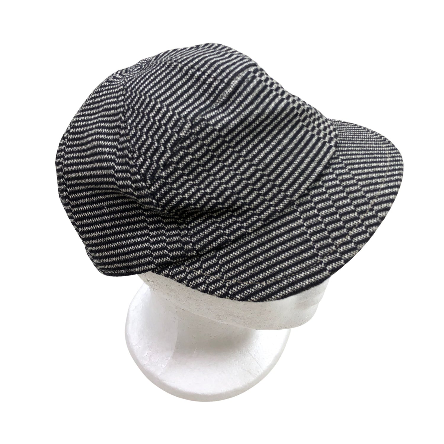  Hattu  Hattu, koko 54 - 56 cm  Costo 