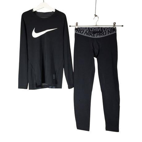 Unisex Nike - Kerrasto, koko 152 - 158 -  ()