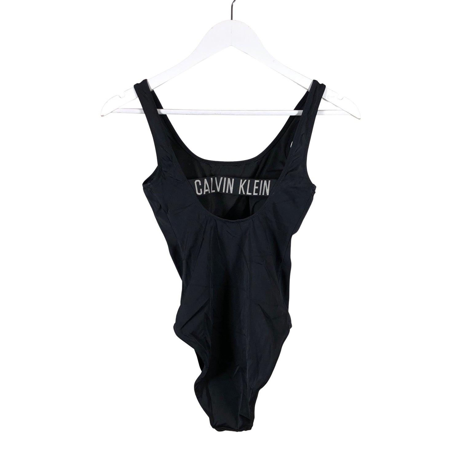  Uima-asu  Uimapuku, koko 34  Calvin Klein 