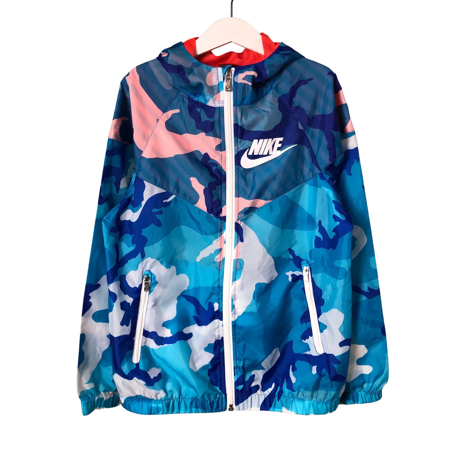  Urheilutakki  Ulkoilutakki, koko 128 - 134  Nike 