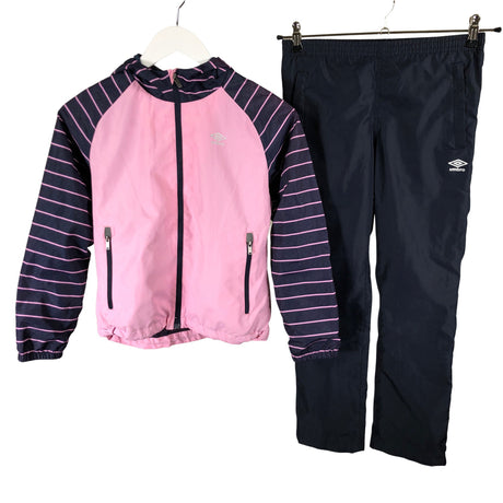 Unisex Umbro - Välikausiasu, koko 134 - 140 -  ()