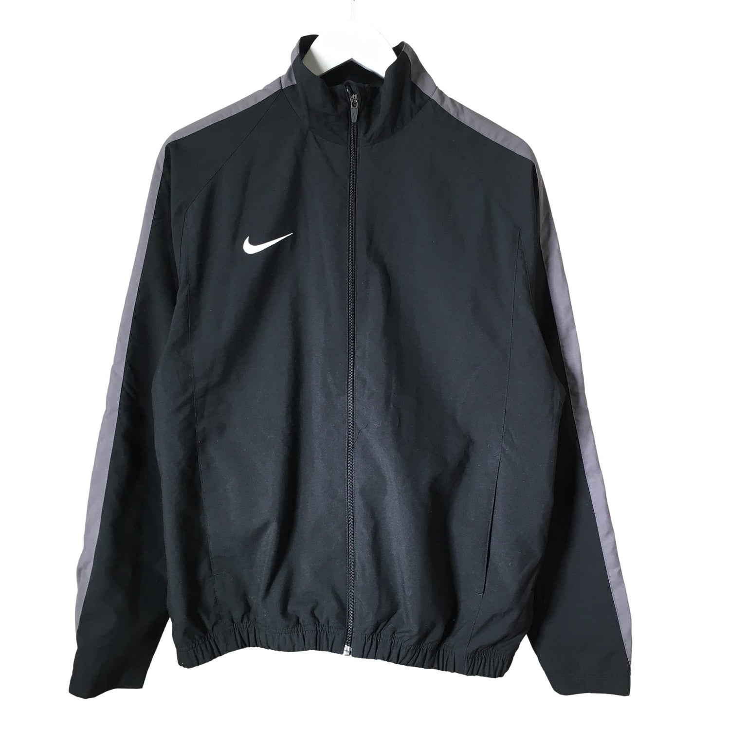  Urheilutakki  Urheilutakki, koko M  Nike 