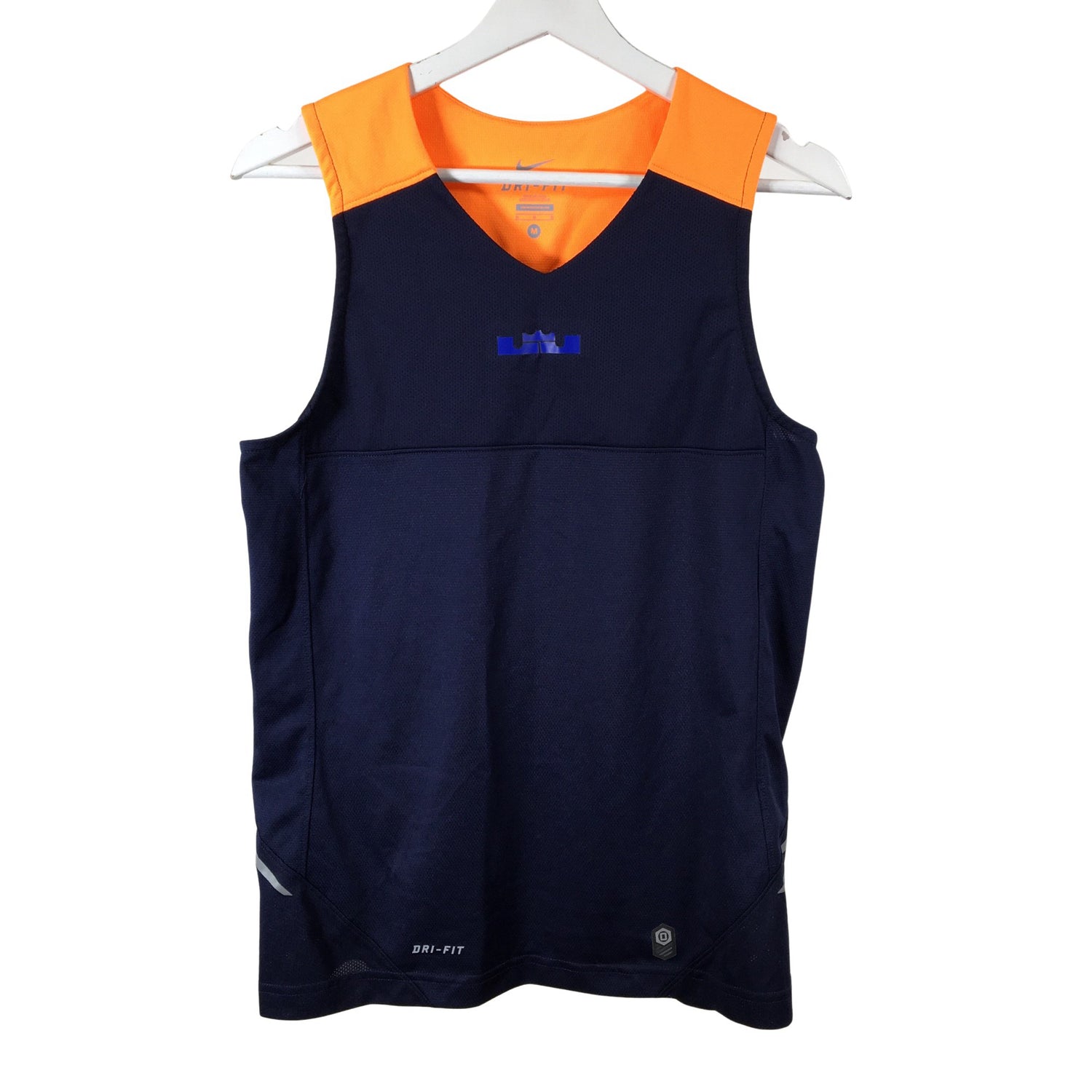  Urheilutoppi  Urheilutoppi, koko 38  Nike 