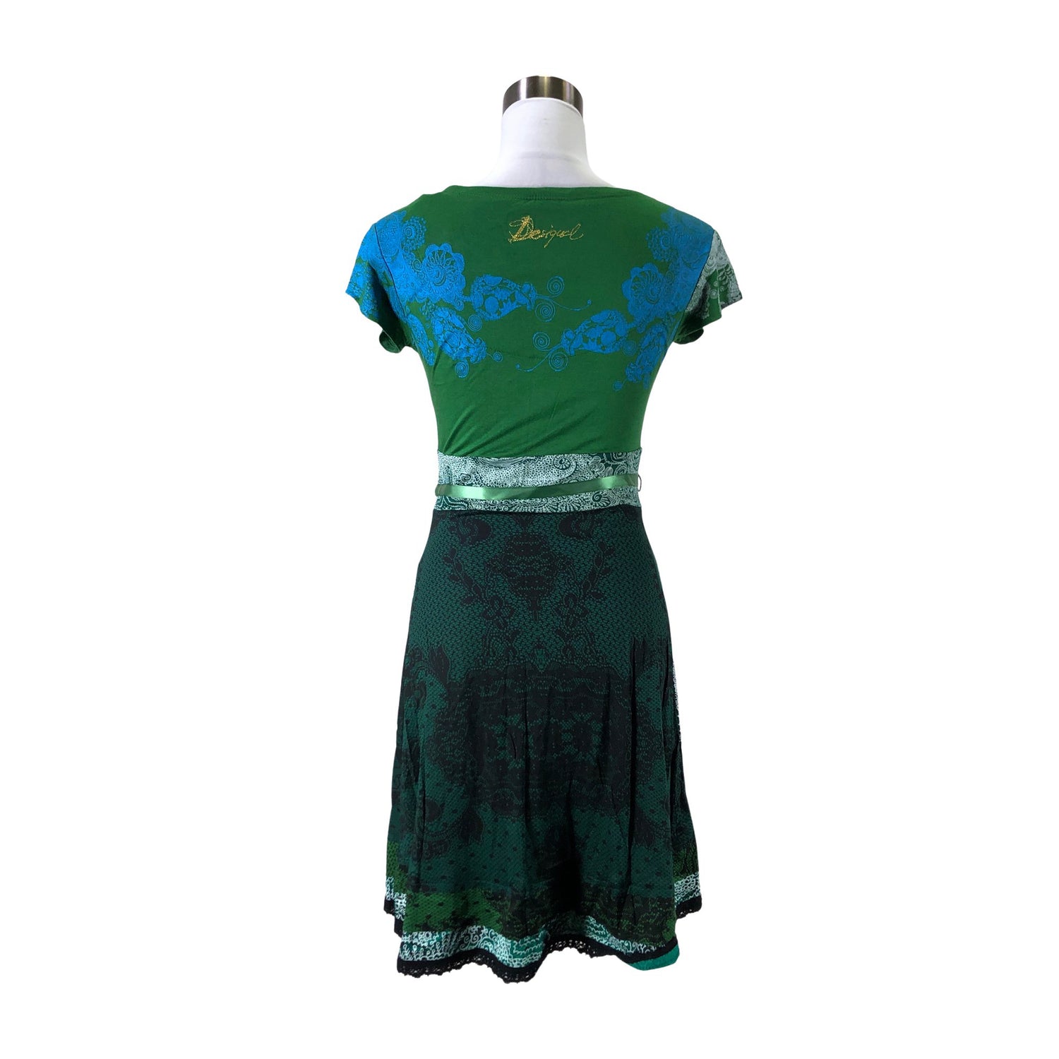  Mekko  Trikoomekko, koko 38  Desigual 