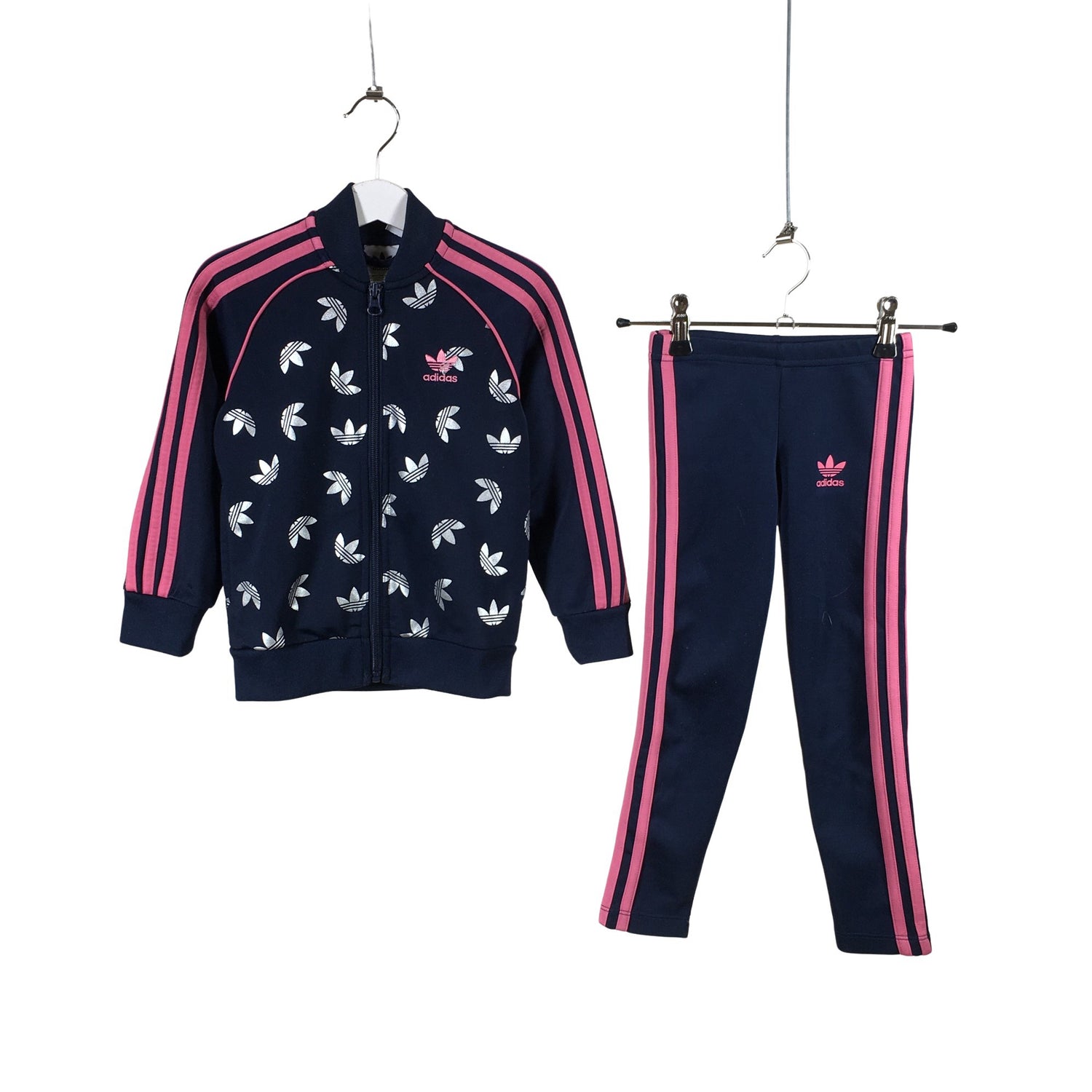  Urheilutakki  Verryttelytakki, koko 104 - 110  Adidas 