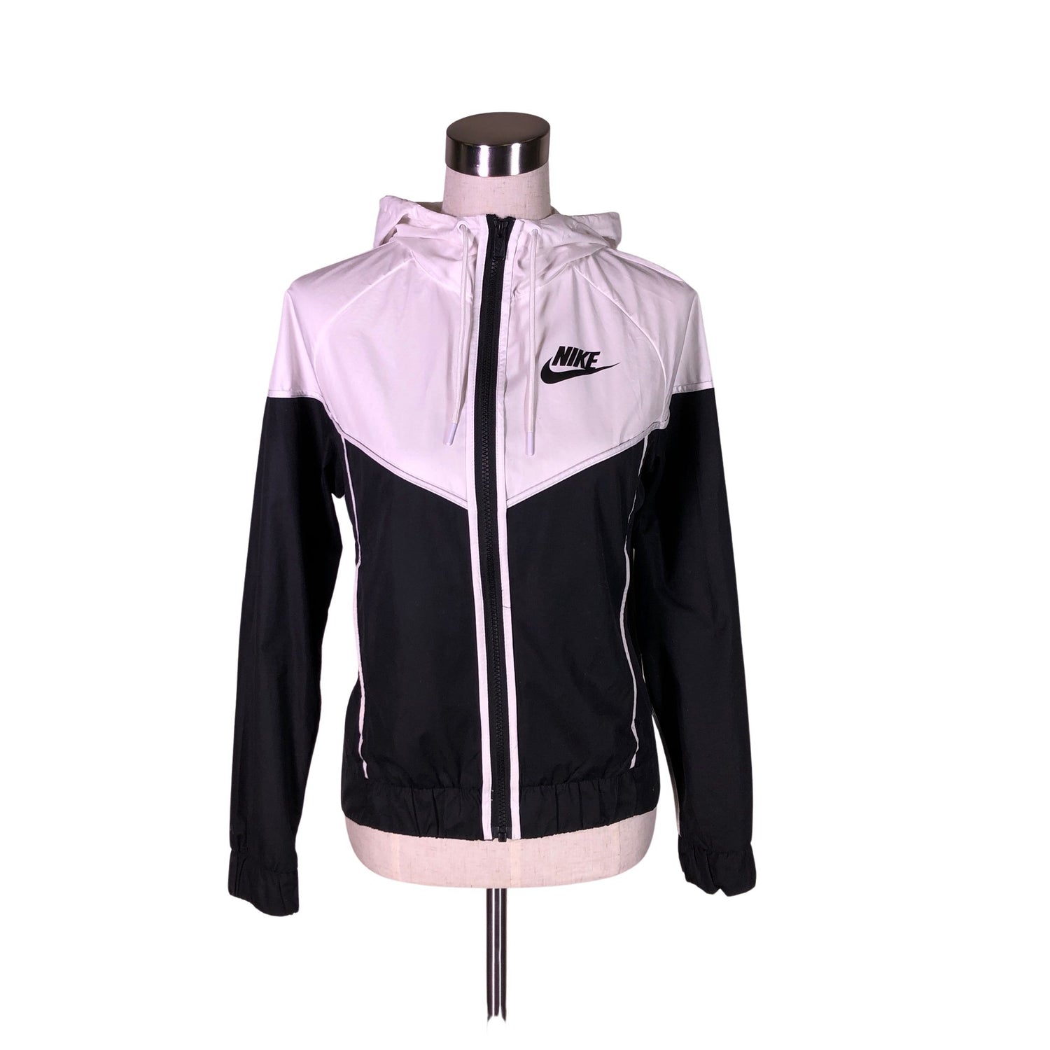  Urheilutakki  Urheilutakki, koko 34  Nike 