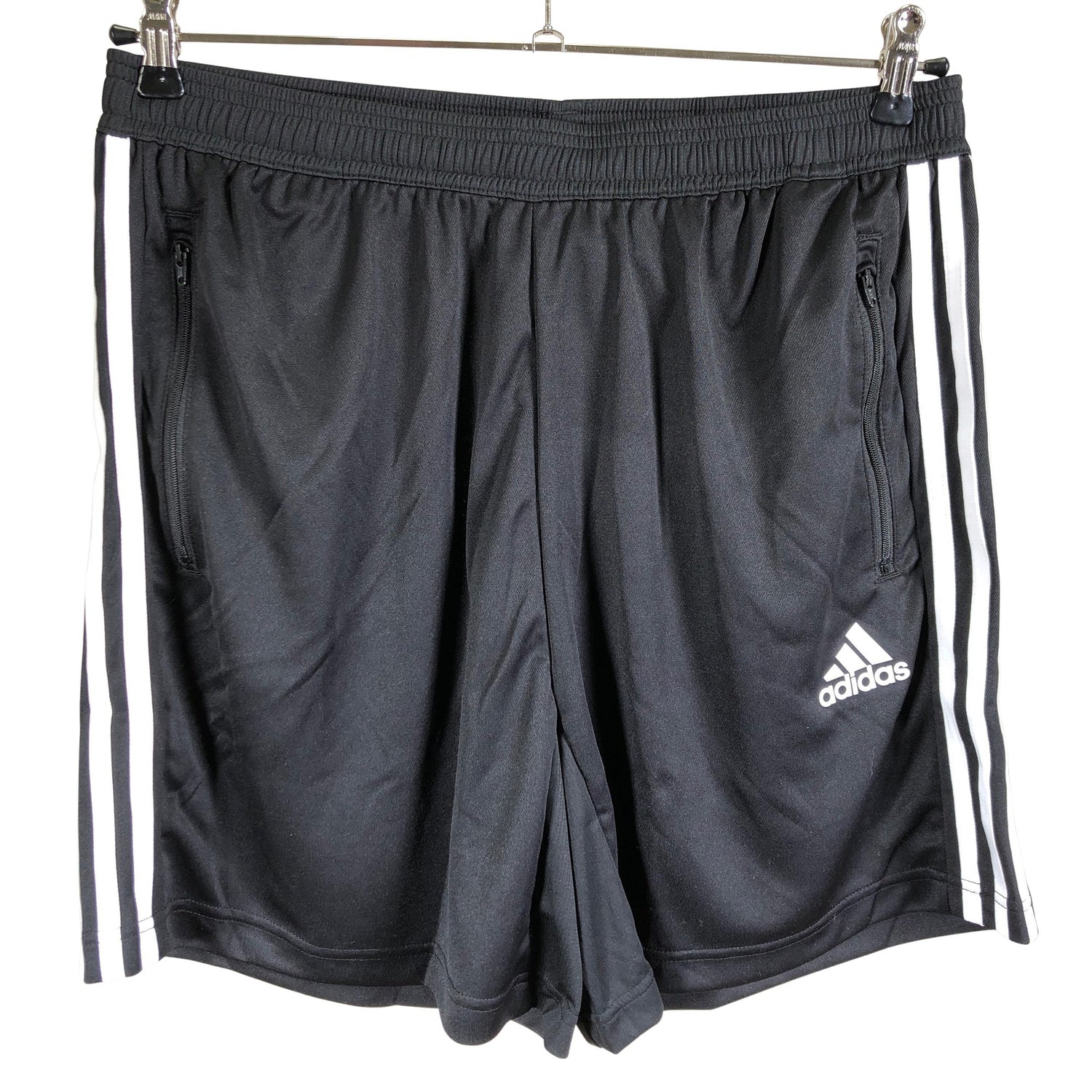  Urheilushortsit  Urheilushortsit, koko M  Adidas 