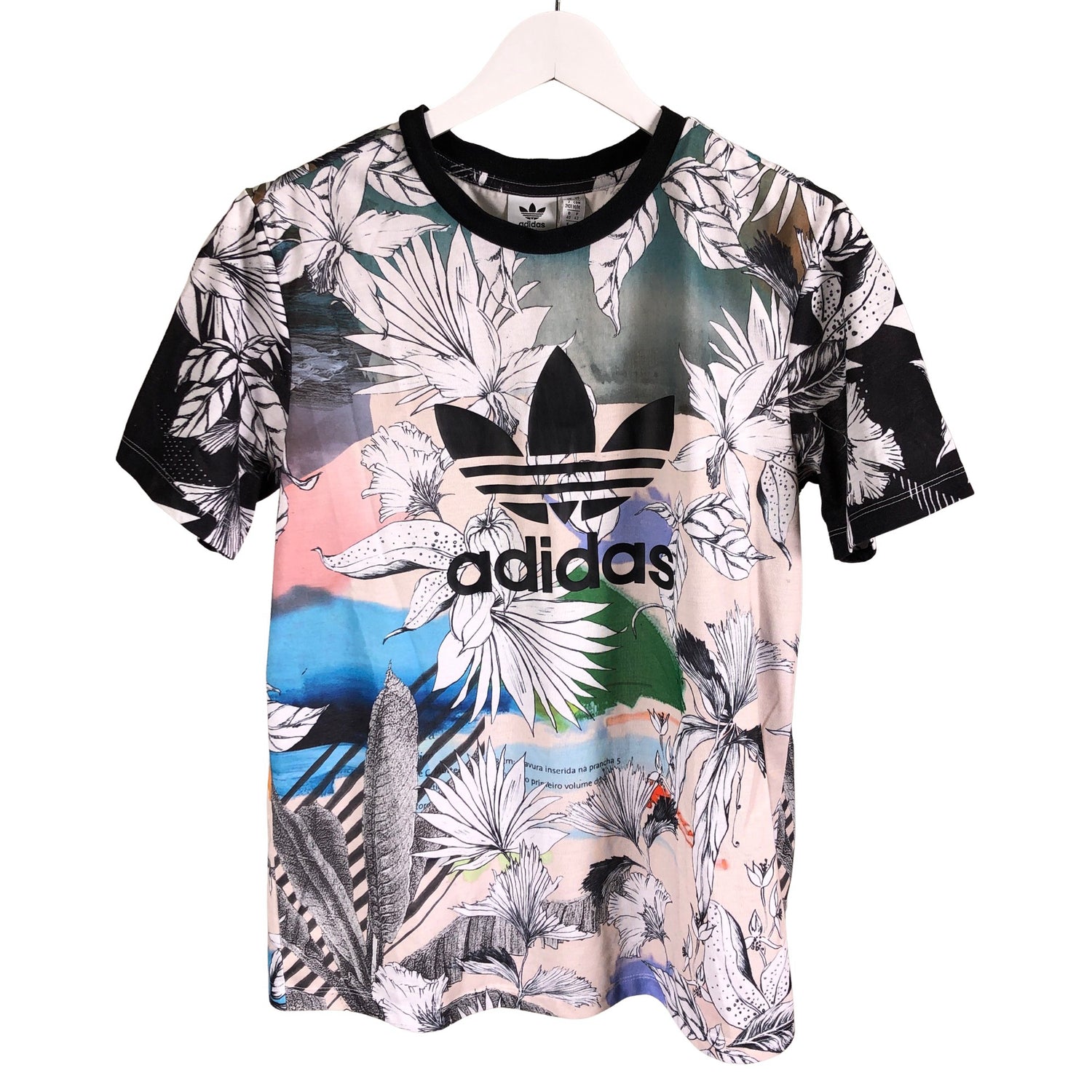 T-paita  T-paita, koko 40  Adidas 