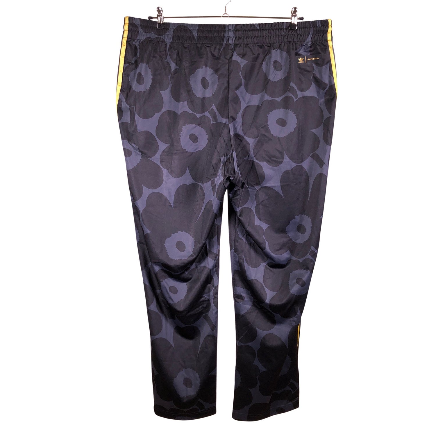  Urheiluhousut  Verryttelyhousut, koko 48  Adidas 