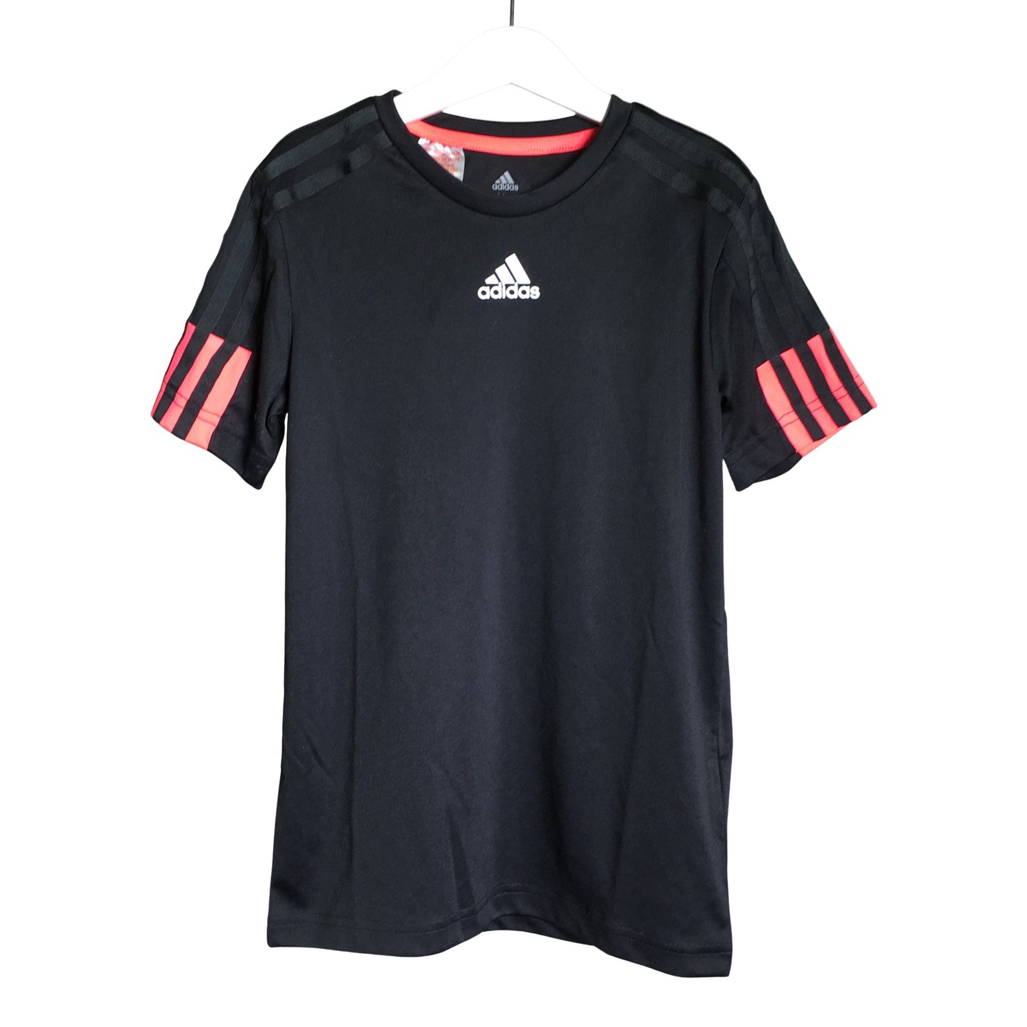  Urheilupaita  Urheilupaita, lyhyet hihat, koko 134 - 140  Adidas 