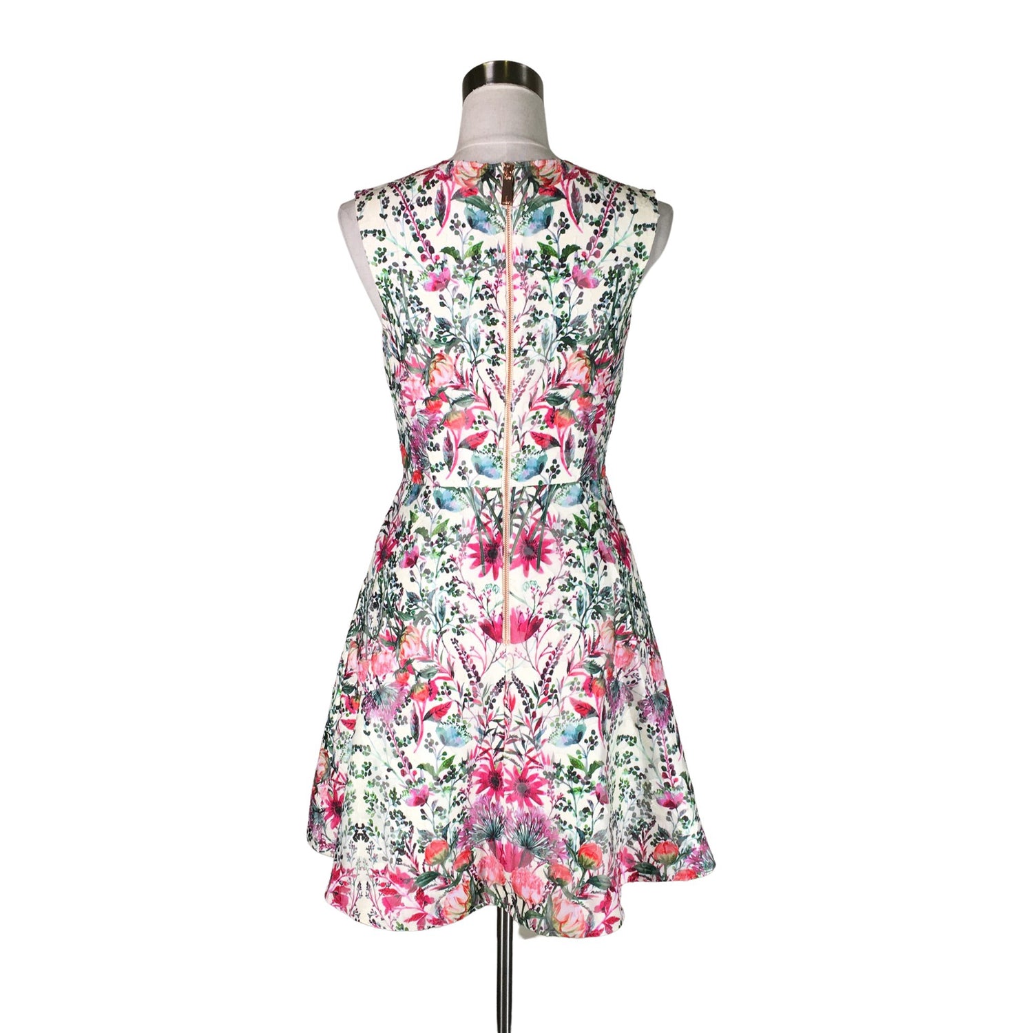  Juhlamekko  Juhlamekko, koko 36  Ted Baker 