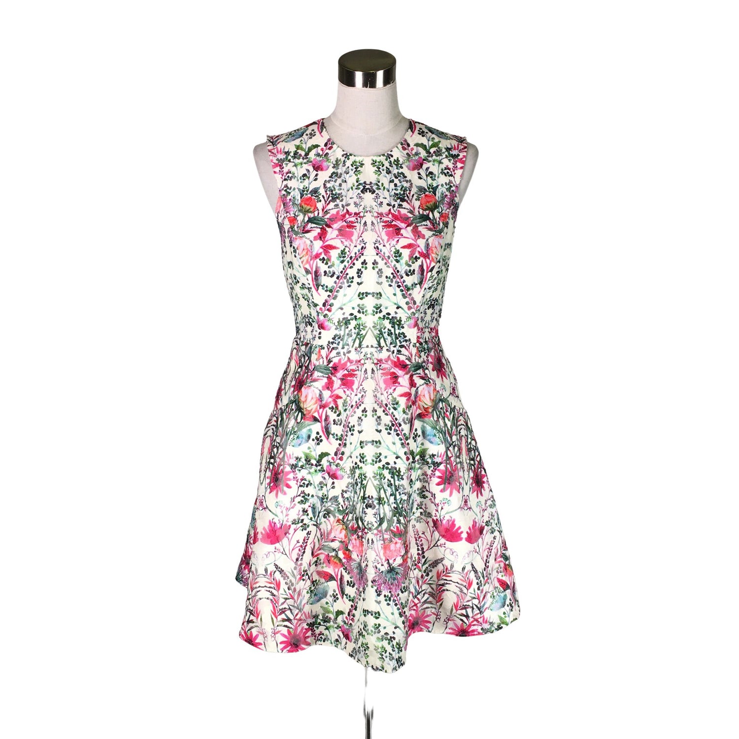  Juhlamekko  Juhlamekko, koko 36  Ted Baker 
