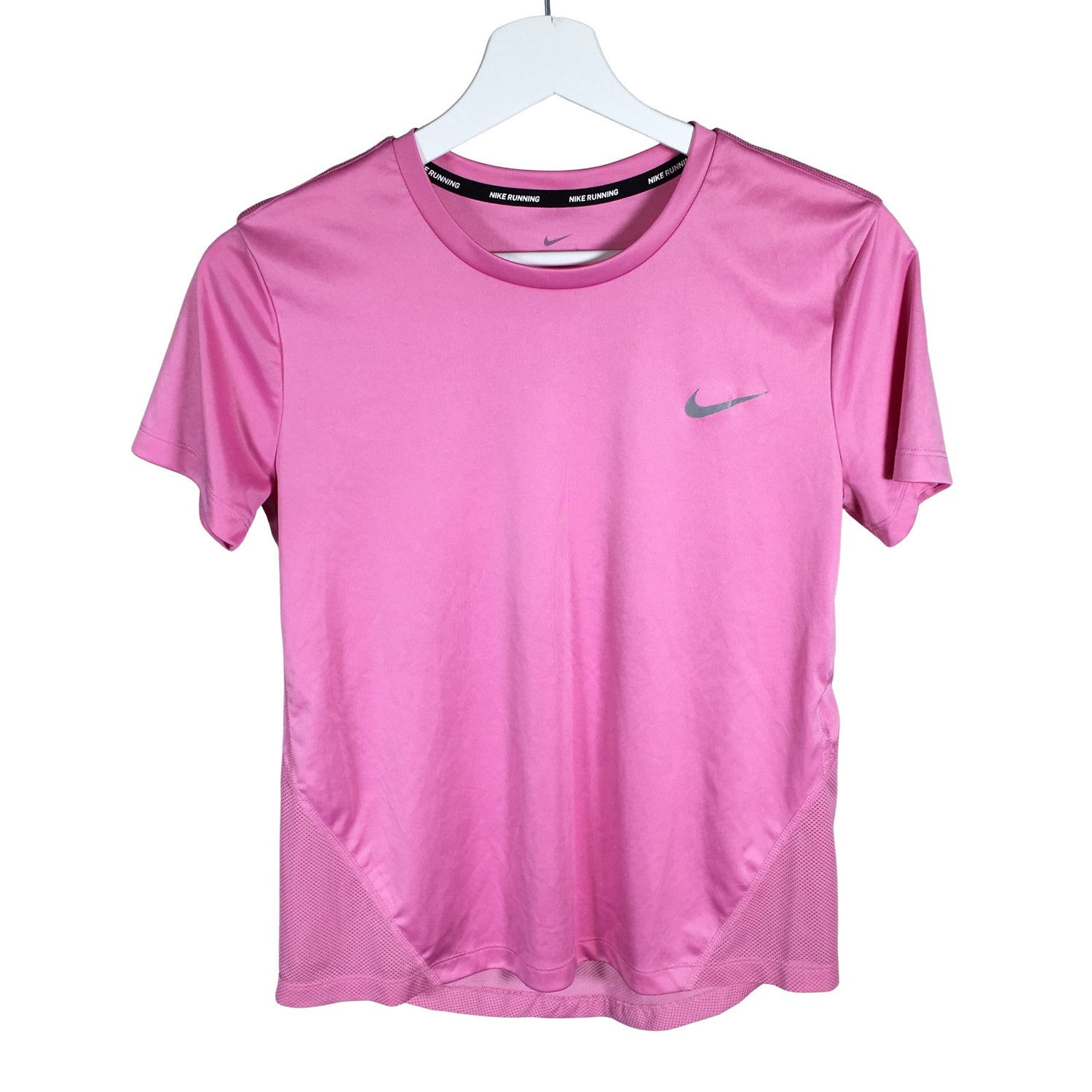  Urheilupaita  Urheilupaita, lyhyet hihat, koko 36  Nike 
