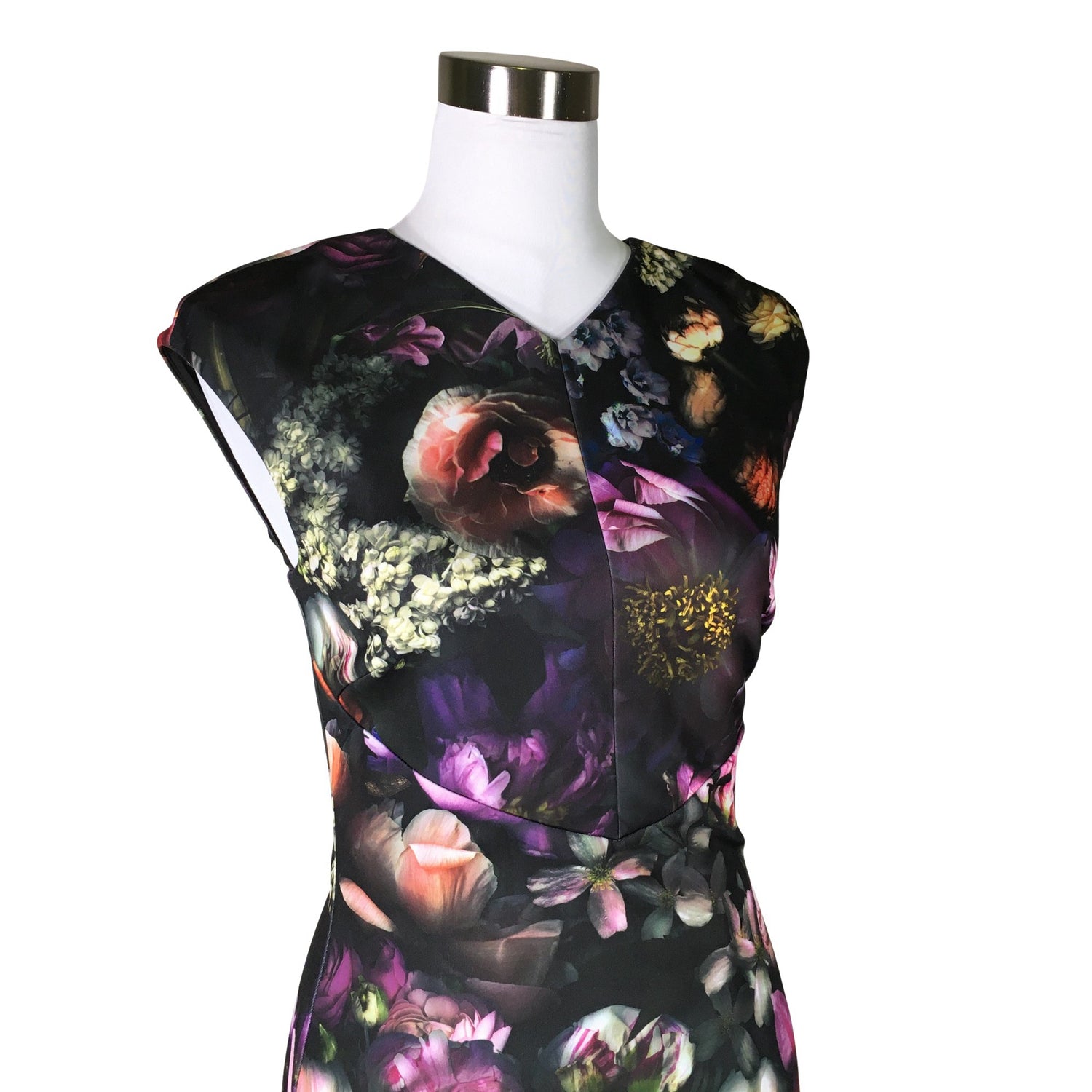  Juhlamekko  Juhlamekko, koko 34  Ted Baker 