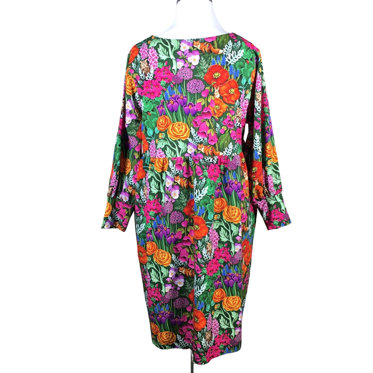  Mekko  Trikoomekko, koko 46  Design by Kieto 