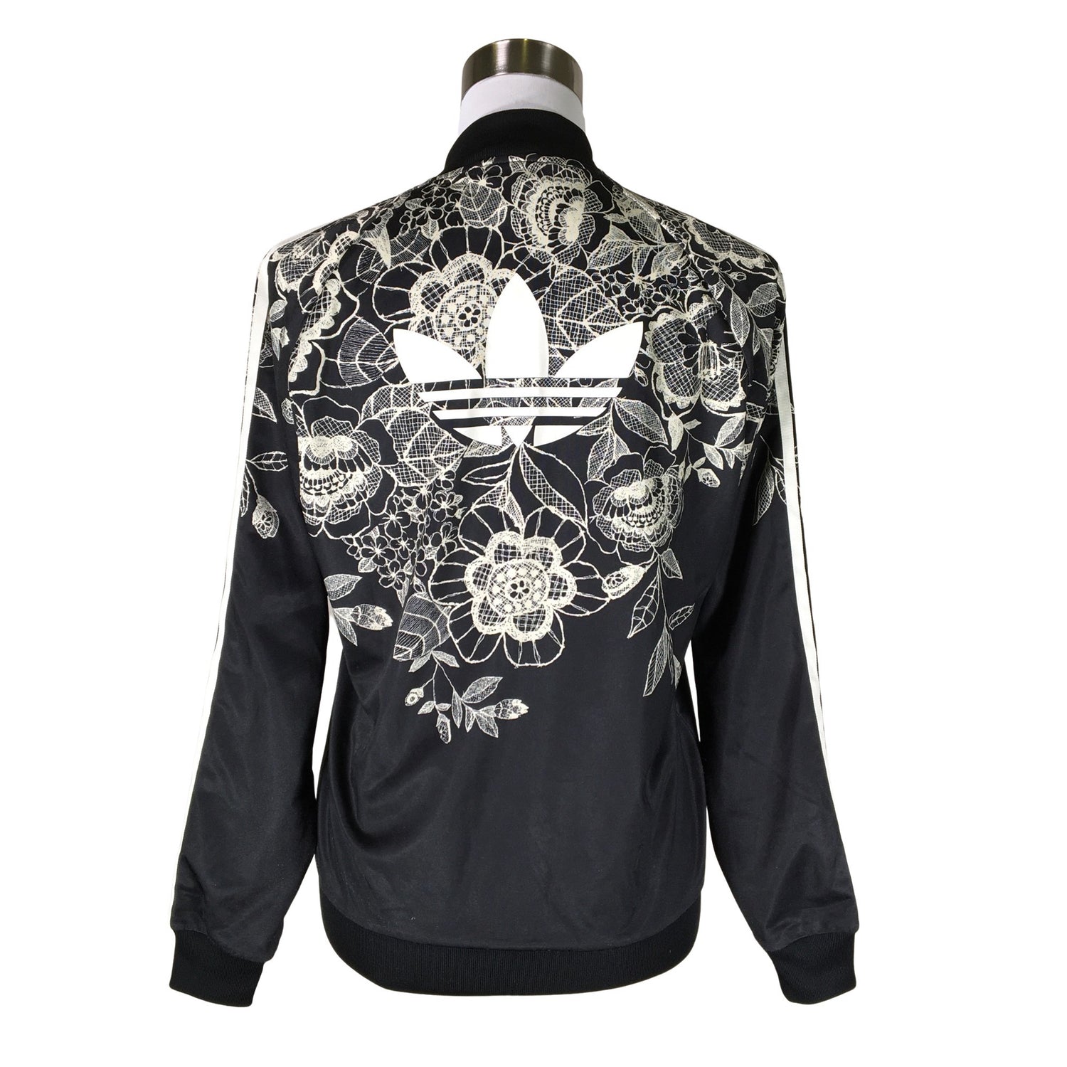  Urheilutakki  Verryttelytakki, koko 38  Adidas 