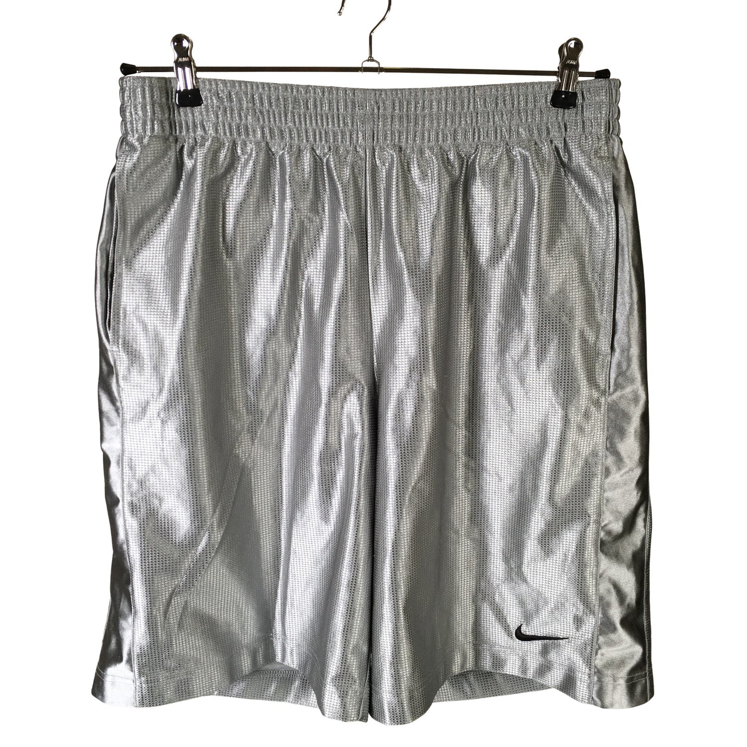 Urheilushortsit, koko L