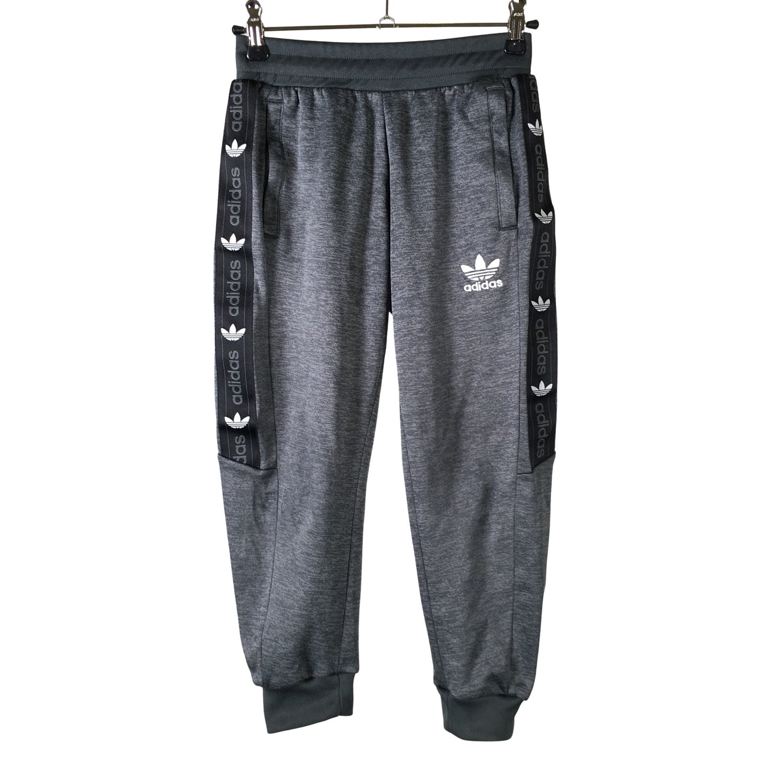  Urheiluhousut  Verryttelyhousut, koko 134 - 140  Adidas 