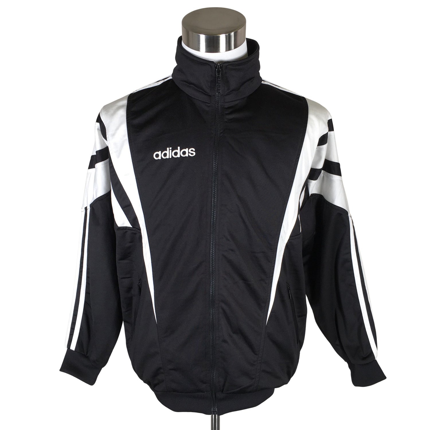  Urheilutakki  Verryttelytakki, koko M  Adidas 