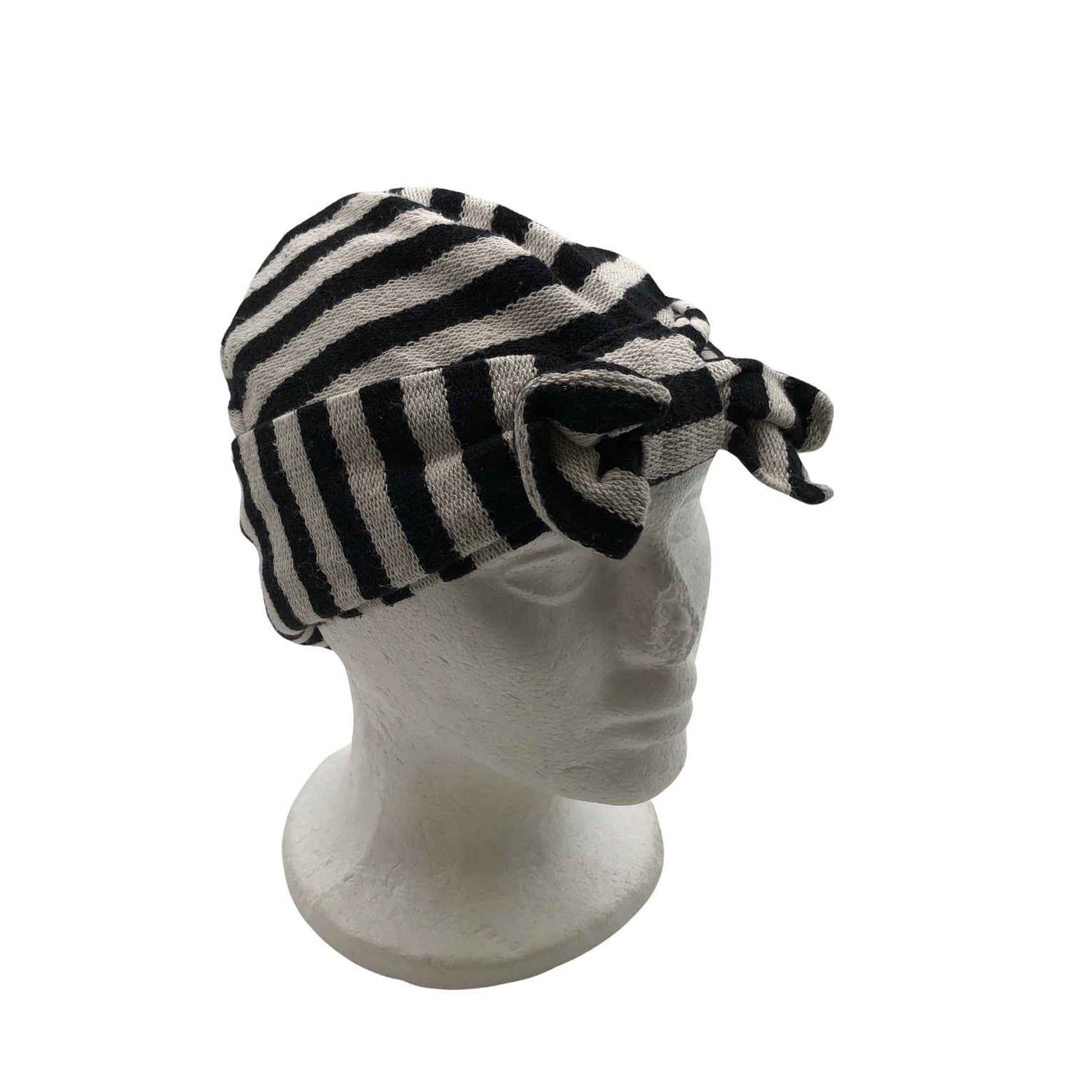  Hattu  Hattu, koko 52 - 54 cm  MUKA VA 
