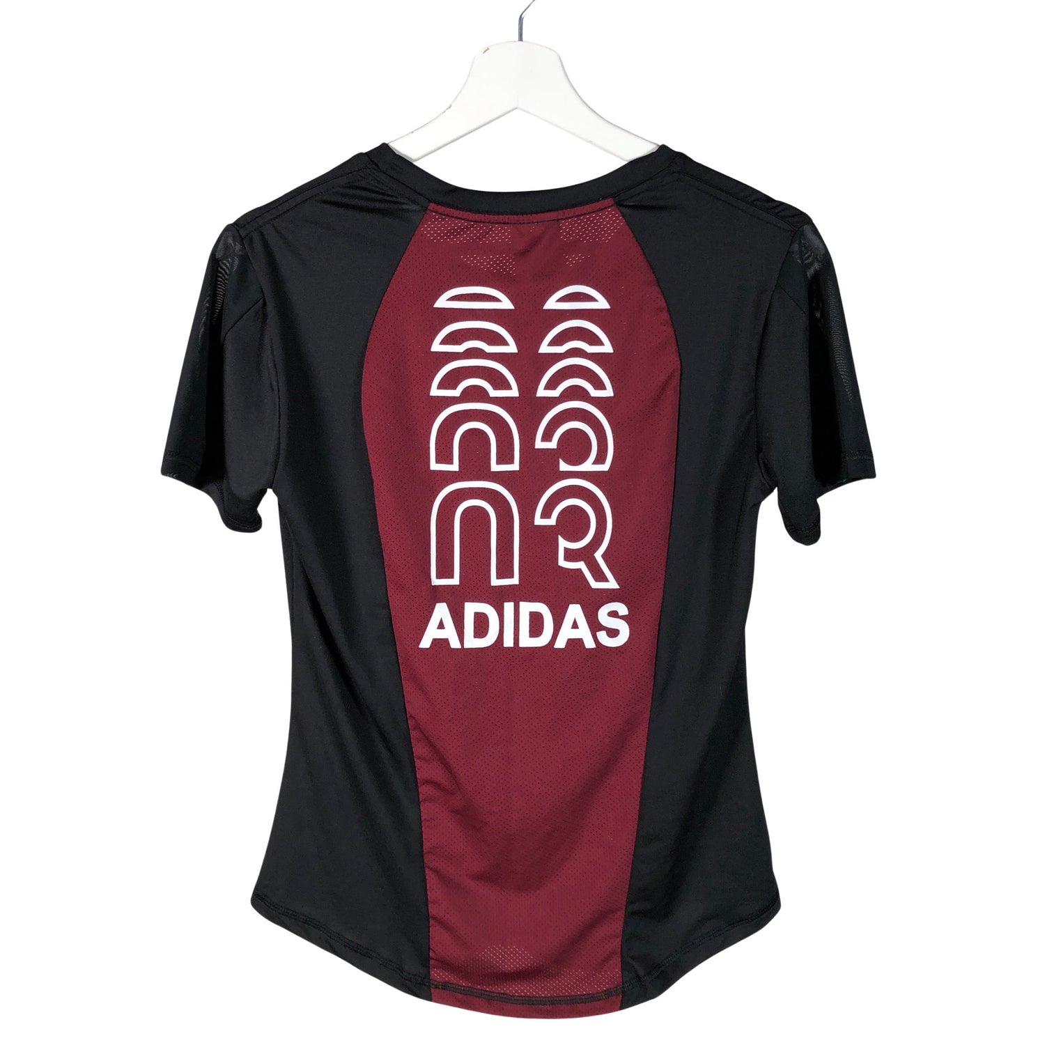  Urheilupaita  Urheilupaita, lyhyet hihat, koko 38  Adidas 