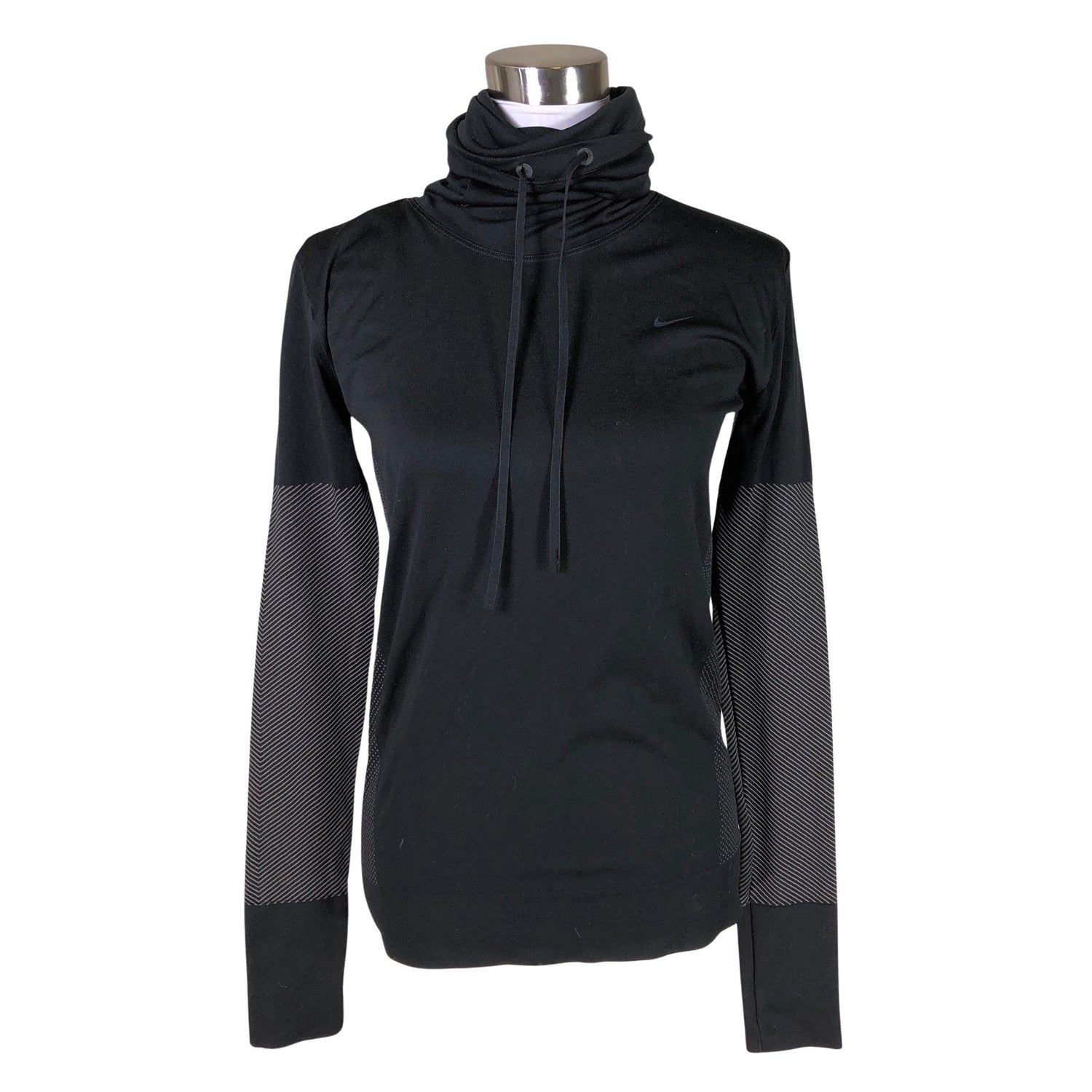  Urheilupaita  Urheilupaita, 
pitkät hihat, koko 36  Nike 