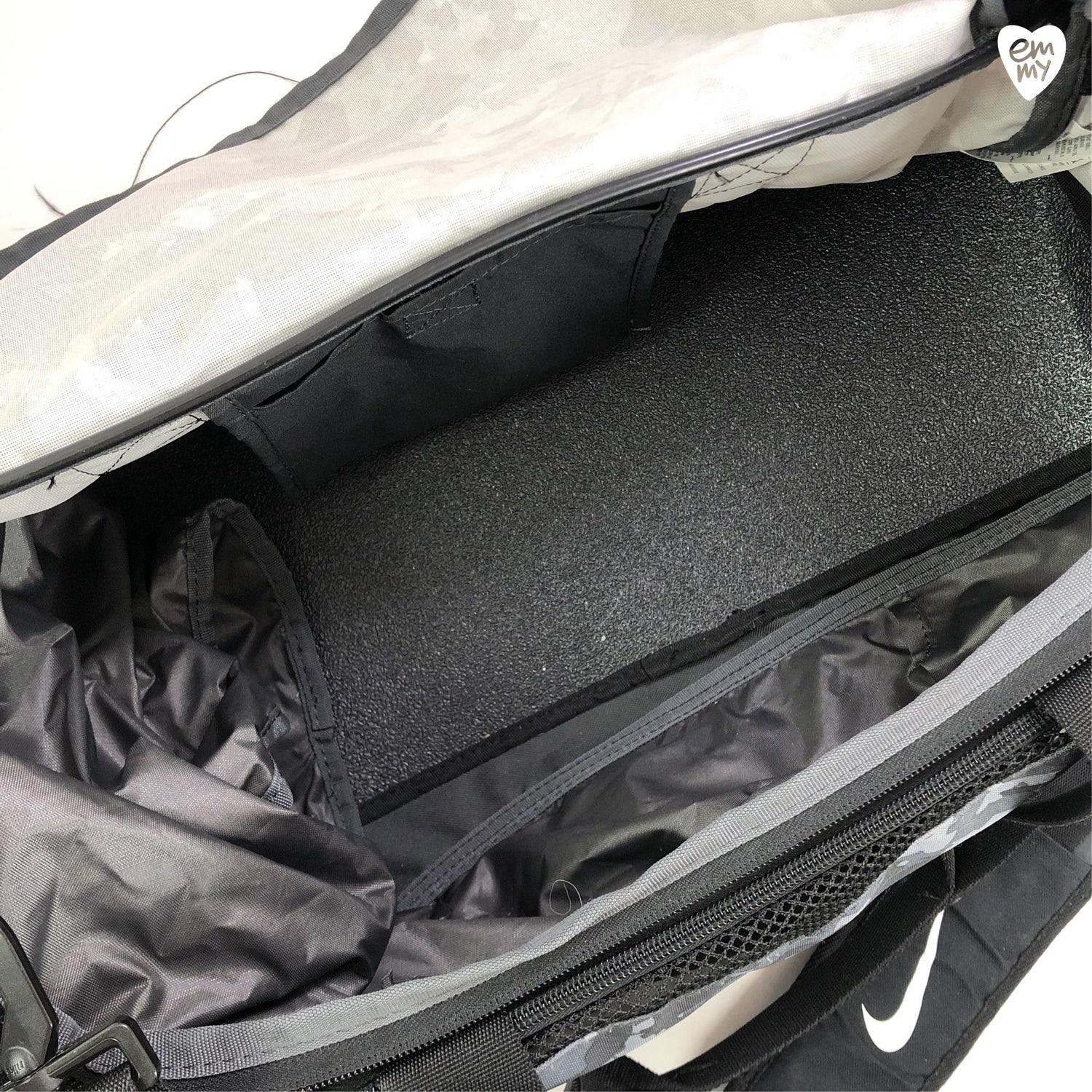  Urheilukassi  Urheilukassi, koko Maxi  Nike 